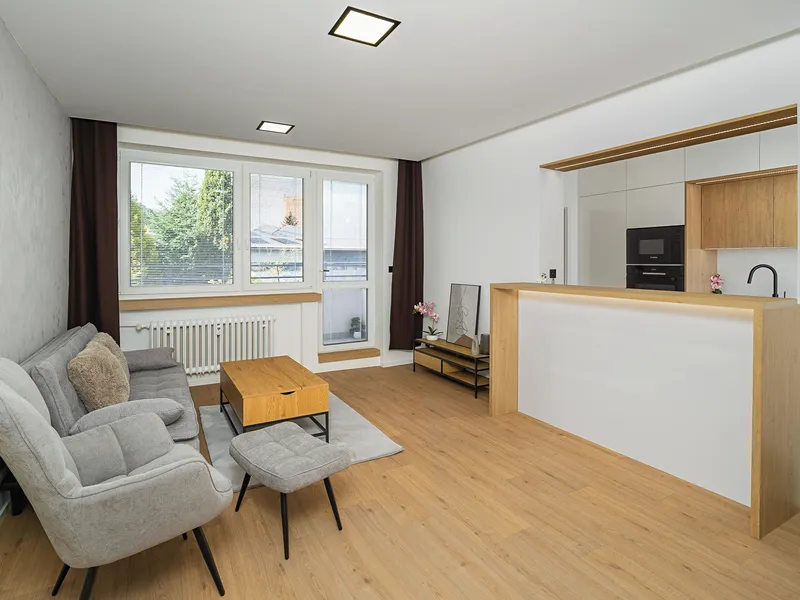LUXUSNĚ ZREKONSTRUOVANÝ BYT 3+kk / 3+1 S 2 BALKONY | 81 m² |